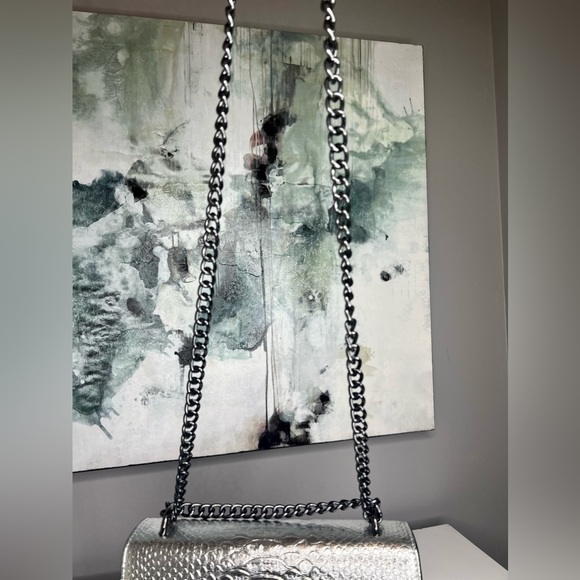 Sliver Vegan Leather Shoulder bag - Picture 6 of 12